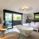 Milady Keyweek With Pool Ocean Views In Willa