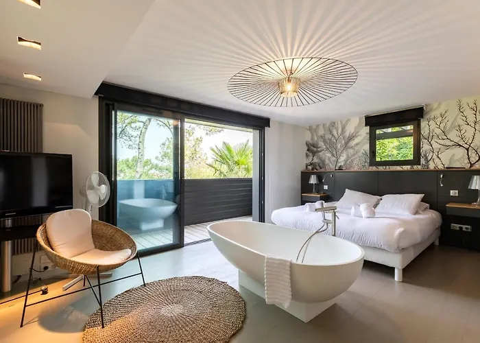 Milady Keyweek With Pool Ocean Views In Βίλα