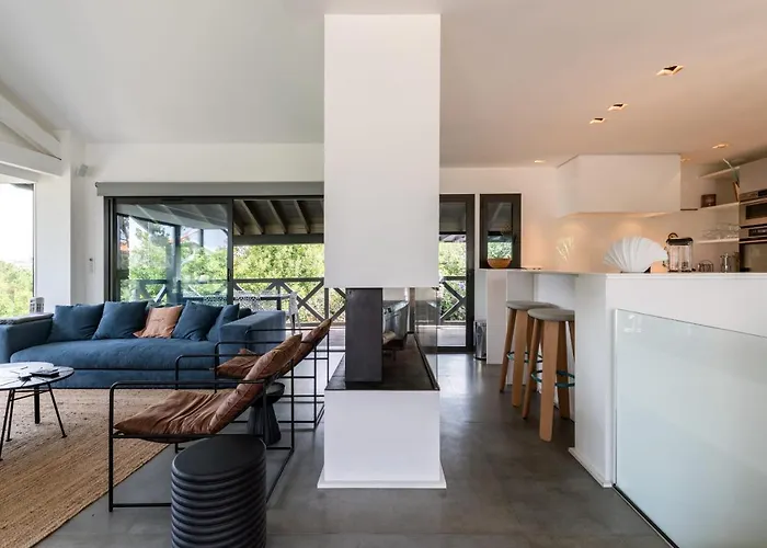 빌라 Milady Keyweek With Pool Ocean Views In *