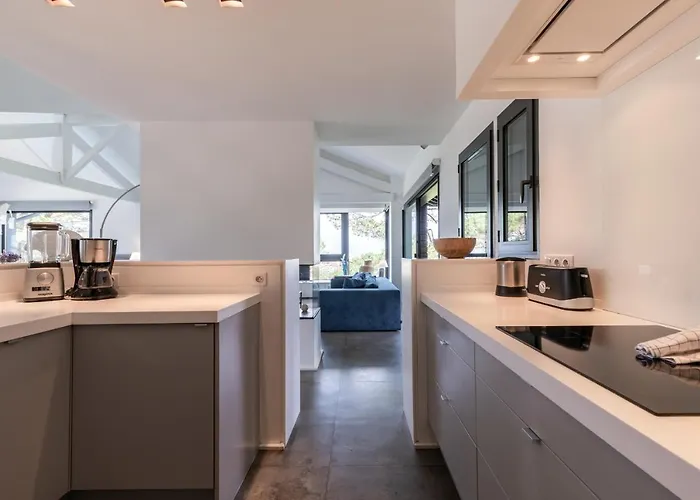 Milady Keyweek With Pool Ocean Views In Μπιαρίτζ